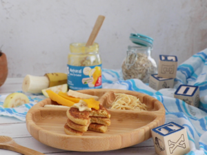 Hotcakes de frutas tropicales Foto de hotcakes de frutas tropicales con Gerber