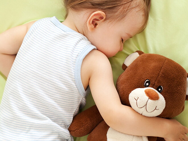 niño-pequeño-con-manta niño-pequeño-con-manta